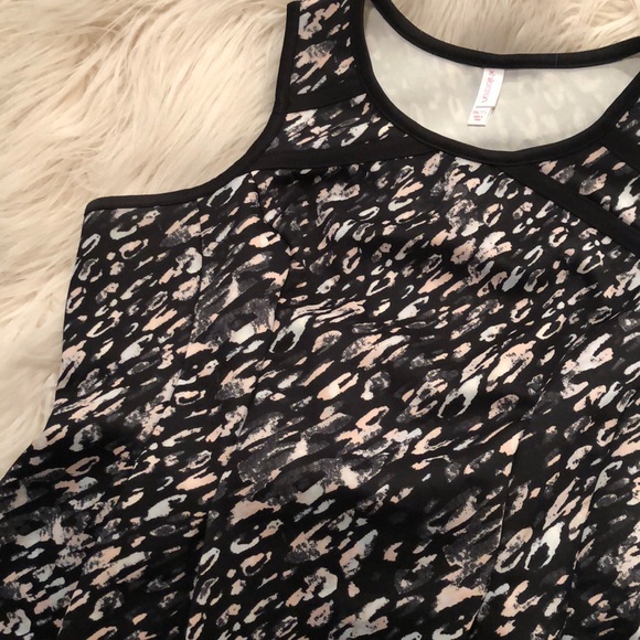 Black & pink leopard peplum top - Picture 2 of 5